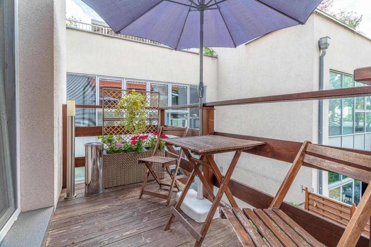 Bratislava -Apartment Near The City Center With A Balcony Exterior photo