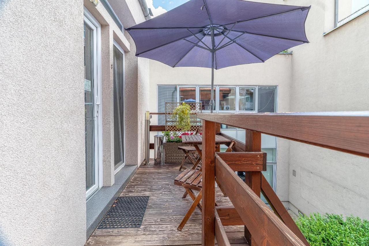 Bratislava -Apartment Near The City Center With A Balcony Exterior photo