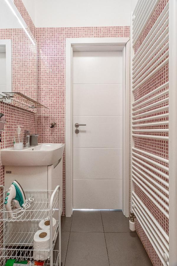Bratislava -Apartment Near The City Center With A Balcony Exterior photo