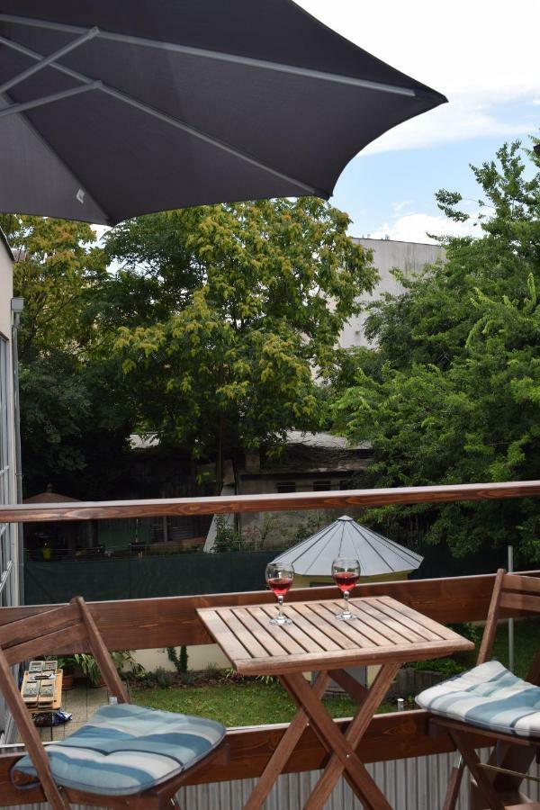 Bratislava -Apartment Near The City Center With A Balcony Exterior photo
